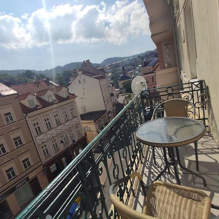 Apartman 63M2 S Balkonem V Lazenskem Centru カルロヴィ・ヴァリ エクステリア 写真