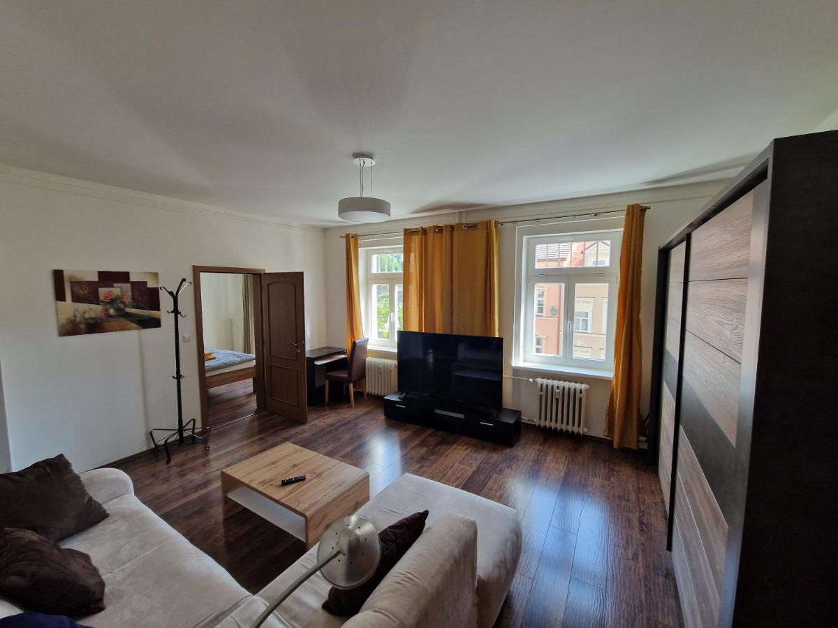 Apartman 63M2 S Balkonem V Lazenskem Centru カルロヴィ・ヴァリ エクステリア 写真